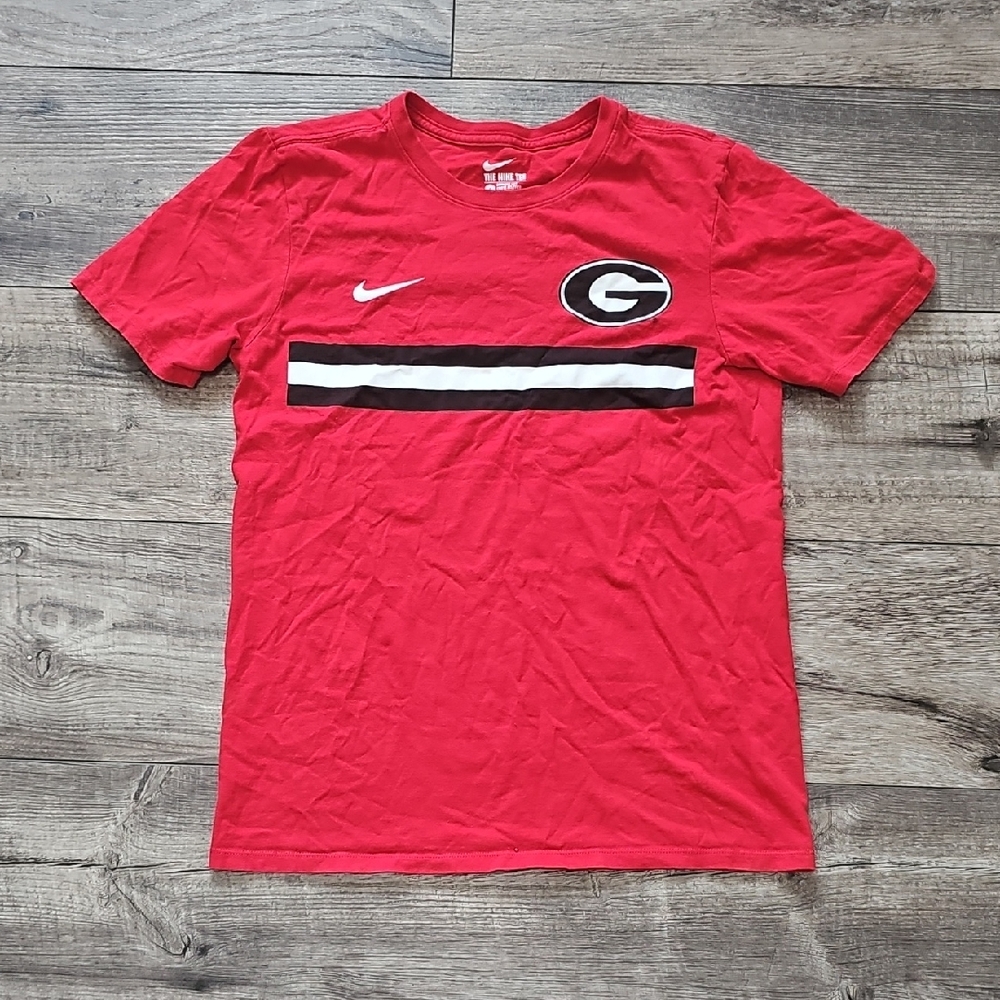 Nike Men's Red Graphic T-Shirt